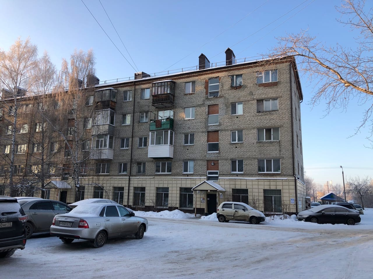 В пятиэтажке, где ночью была стрельба, находится отделение судебных приставов В пятиэтажке, где ночью была стрельба, находится отделение судебных приставов
