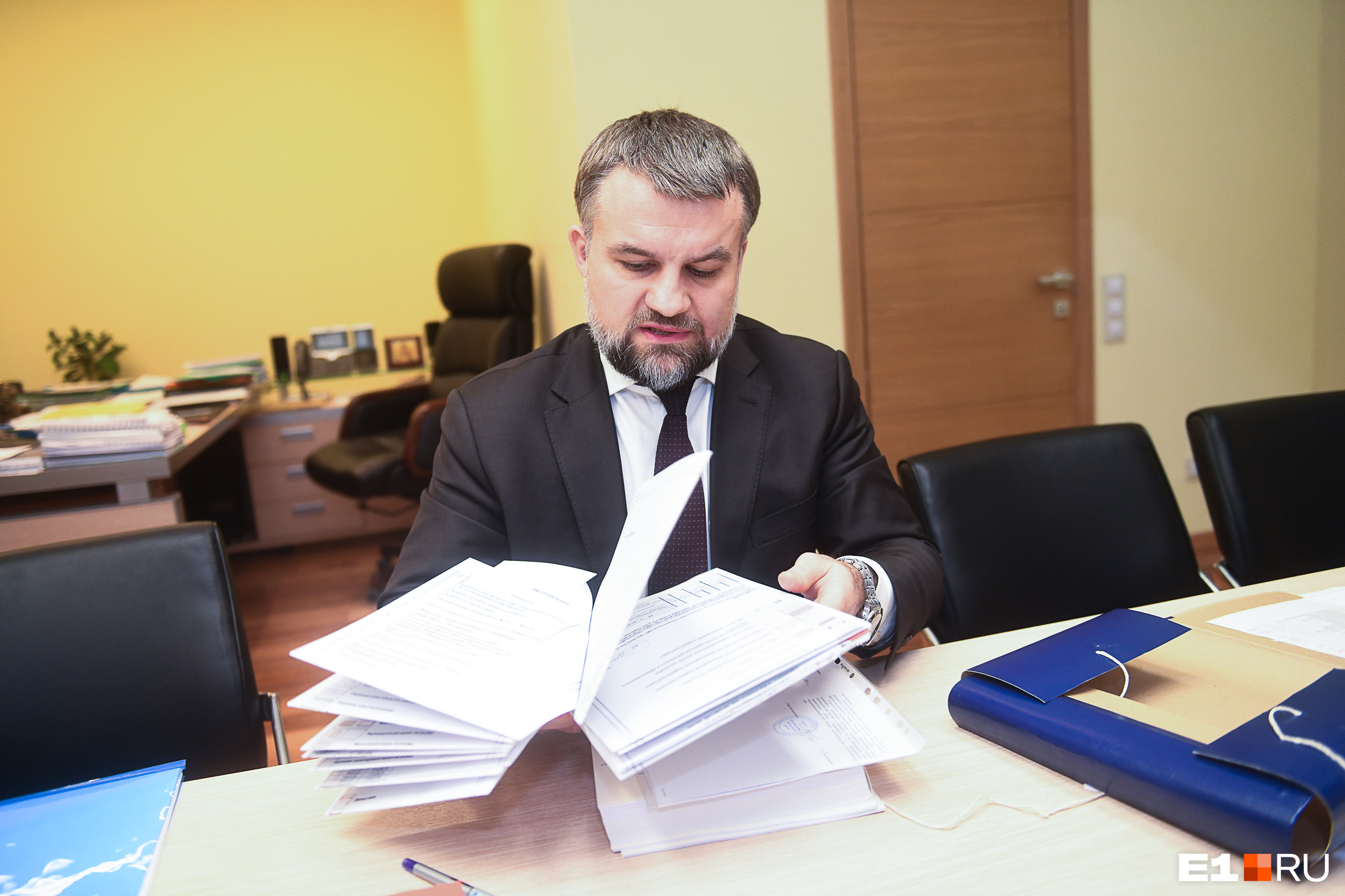 Эта пачка документов — проект строительства только одного жилого комплекса