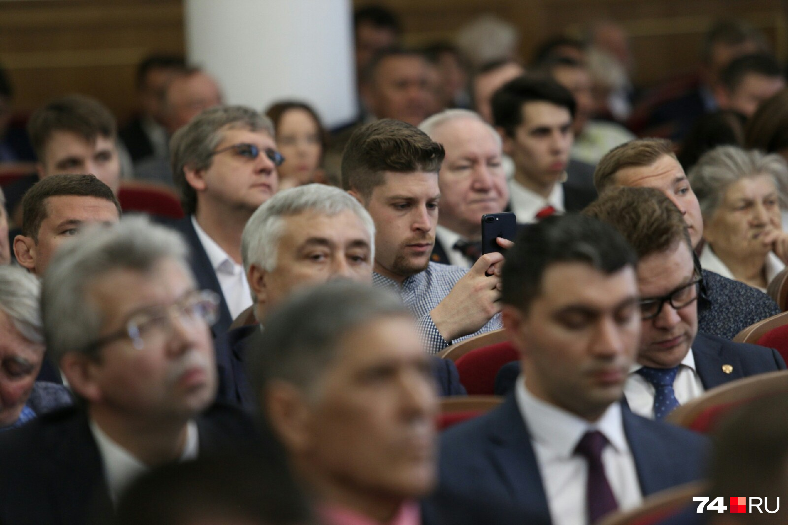 Сложно понять: урбанист Лев Владов делает селфи или снимает Текслера Сложно понять: урбанист Лев Владов делает селфи или снимает Текслера