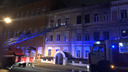Ночной пожар в старой Самаре: с третьего этажа людей спускали по автолестнице