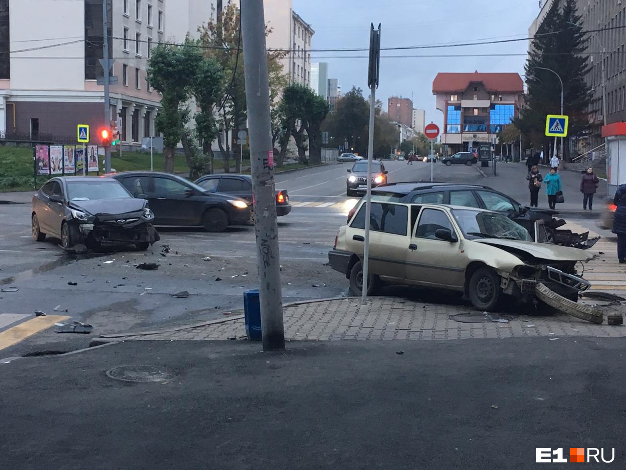 Последние новости екатеринбурга происшествия. Вчерашний авария в Екатеринбурге.