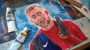 Фанатка рисует портреты любимых красноярских футболистов