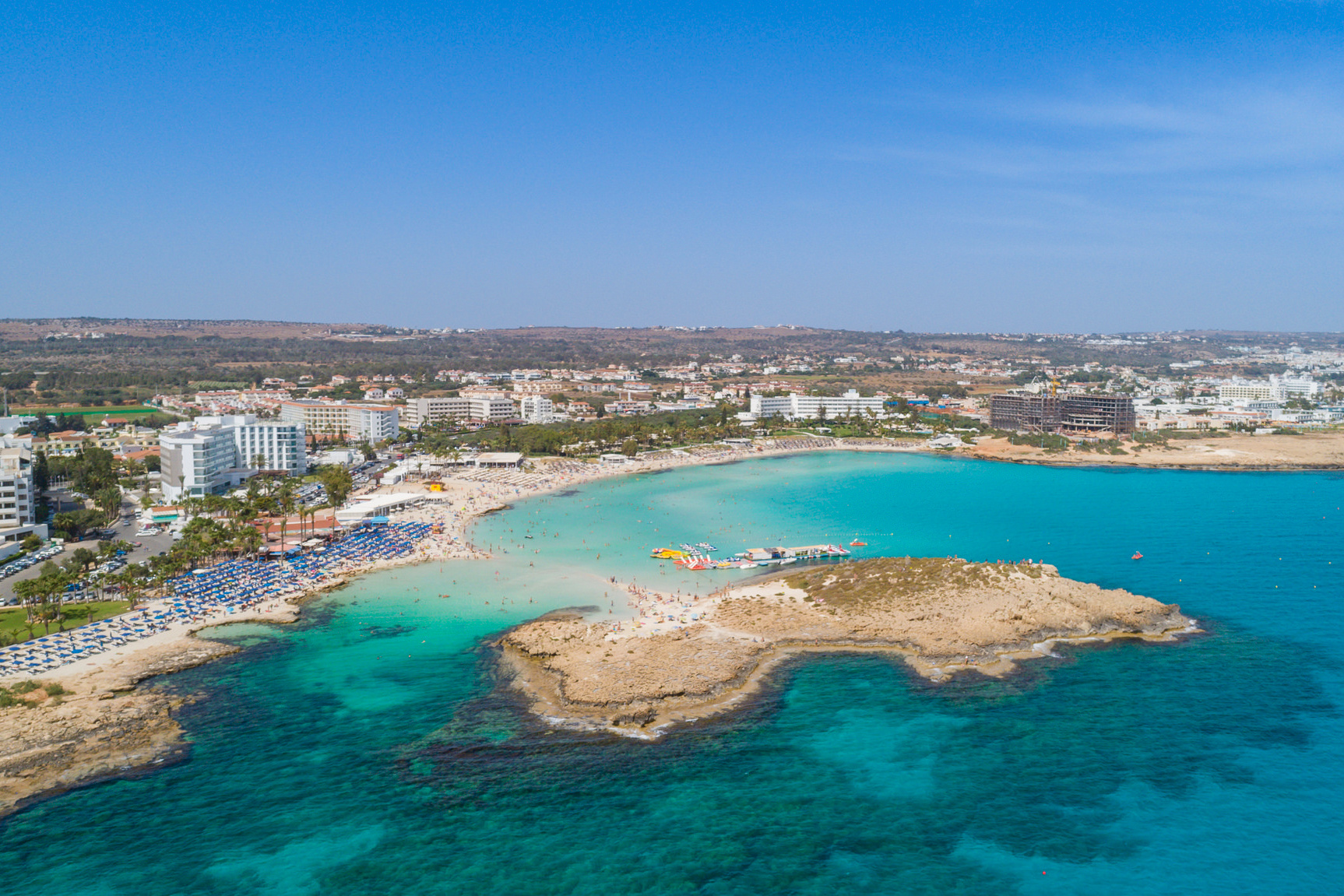 Море на Кипре — главный конкурент исторических памятников, которые достались острову за длинную и богатую историю