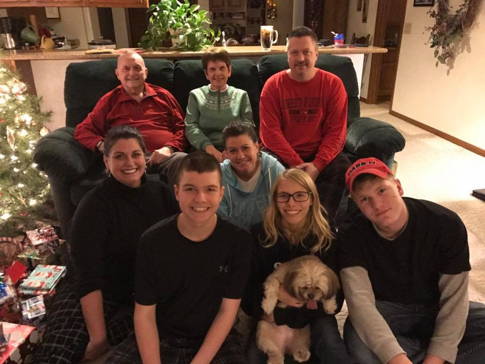 Маша с семьёй и друзьями в Висконсине (с собакой в руках)