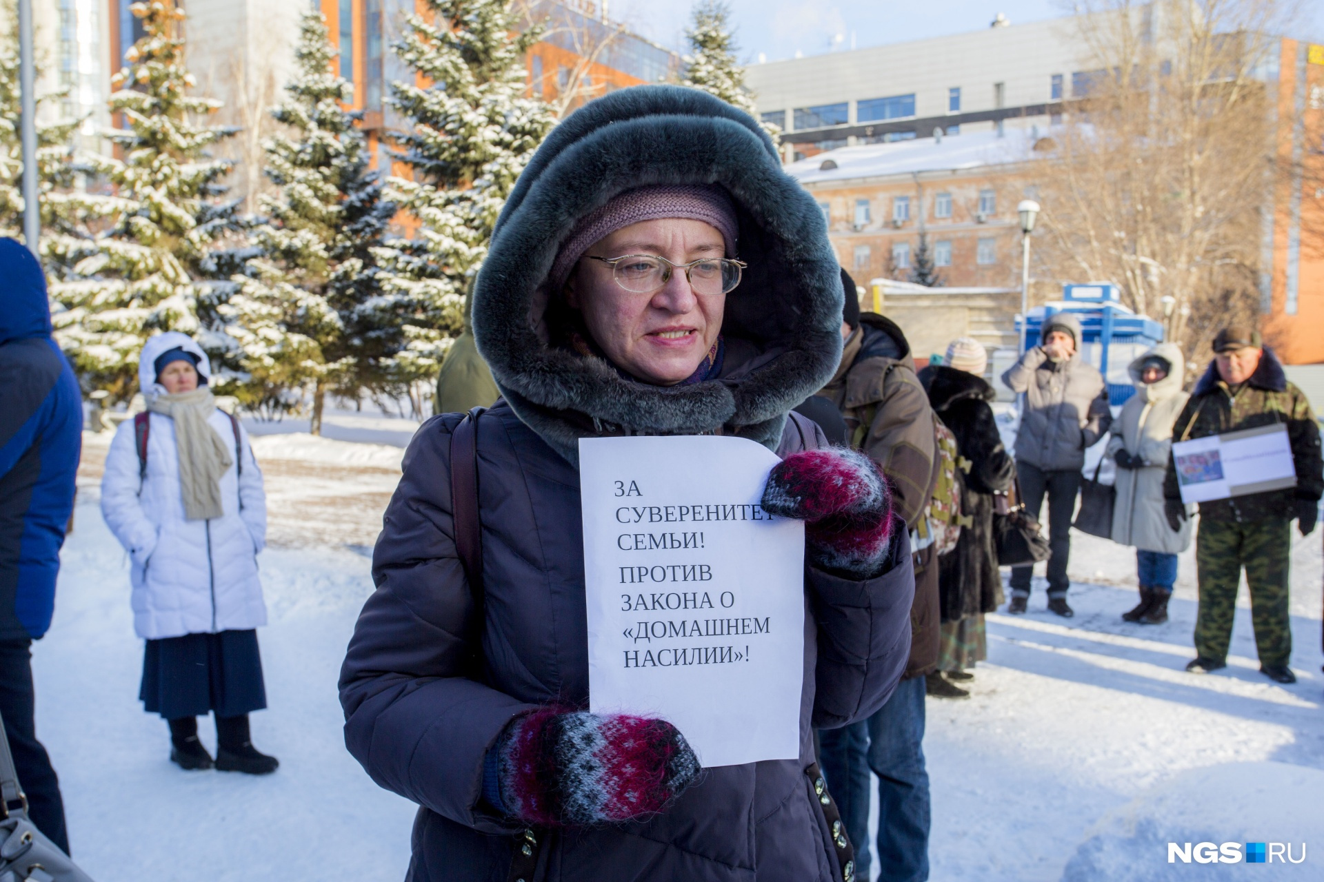 Пикеты проходят как в поддержку закона, так и против него Пикеты проходят как в поддержку закона, так и против него