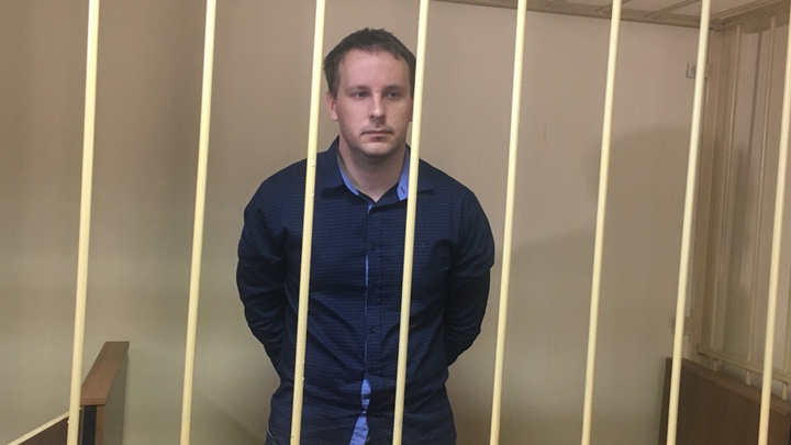 Сотрудника ИК-1, обвиняемого в избиении Евгения Макарова, выпустили под домашний арест