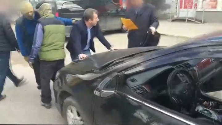 Видно, как руки тряслись и светились: адвокат в Красноярске попался на взятке в 100 тысяч