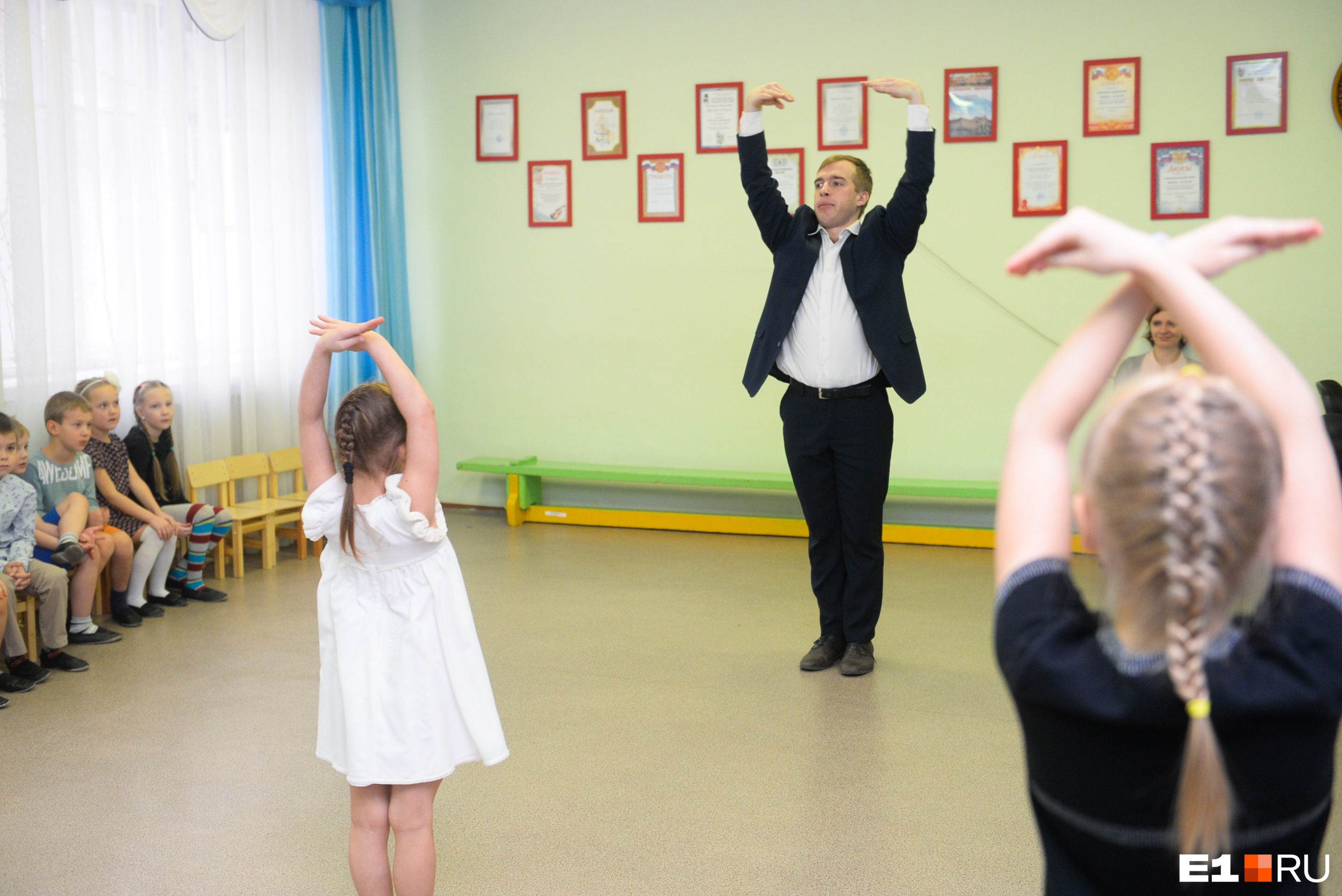 В детском саду 13 мальчиков. 451 Детский сад Екатеринбург. Саров 13 школа танцы ученик полевой Женя фото и описание.