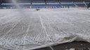 Снег, вода и пленка: как поле «Самара Арены» готовят к мартовскому матчу «Крыльев»