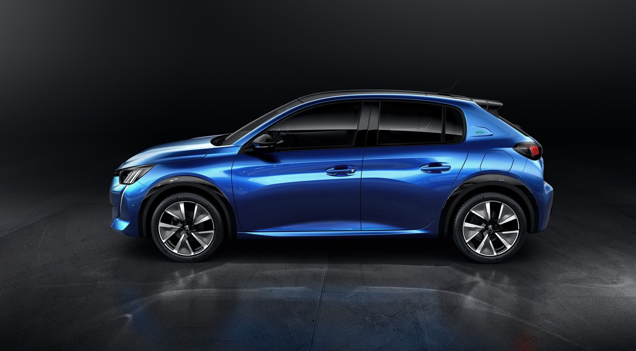 В профиле нового Peugeot 208 читаются милые ассоциации с моделями прошлого, некоторые из которых стали хитами, например, 205 GTi В профиле нового Peugeot 208 читаются милые ассоциации с моделями прошлого, некоторые из которых стали хитами, например, 205 GTi