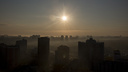 Новосибирск заволокло дымкой с запахом гари
