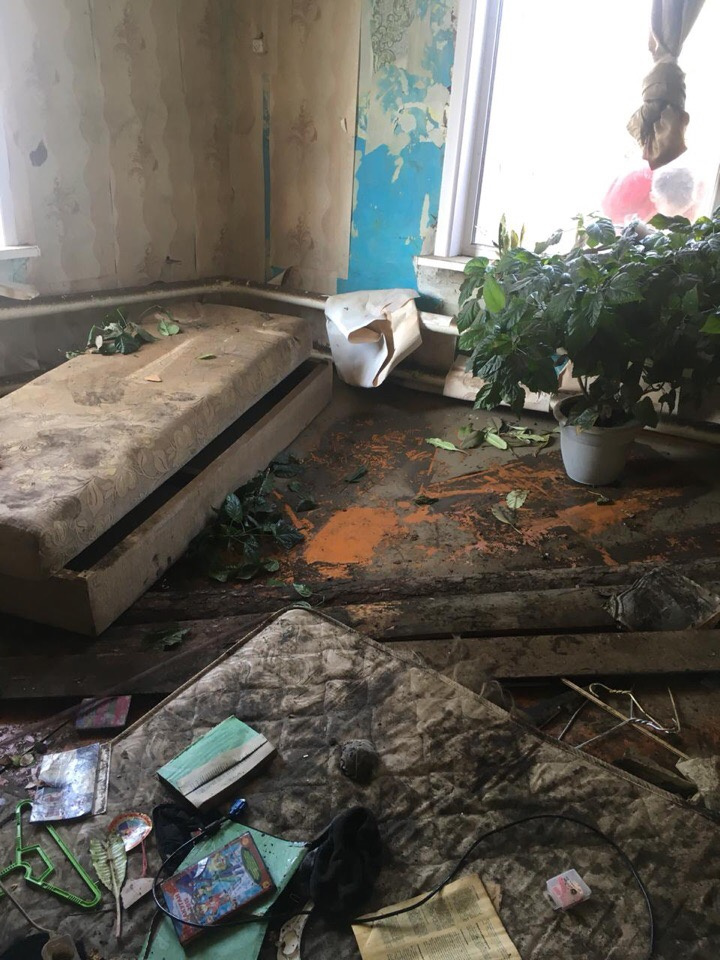 Пострадавший дом изнутри Пострадавший дом изнутри
