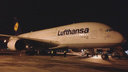 Самый большой в мире самолёт экстренно сел в Толмачёво из-за болезни пассажира