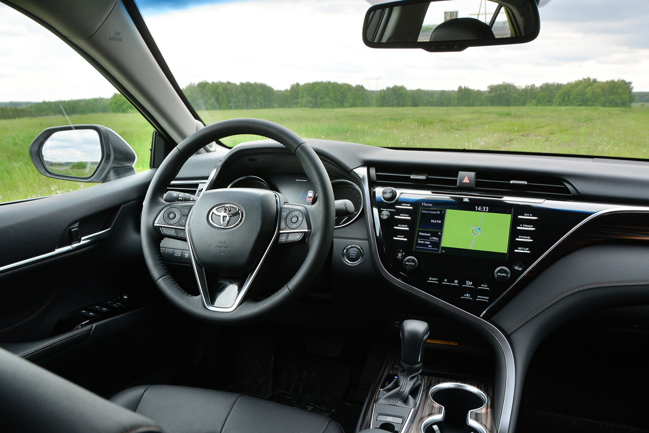 Camry отказалась от прямых линий в интерьере<br> Camry отказалась от прямых линий в интерьере<br>