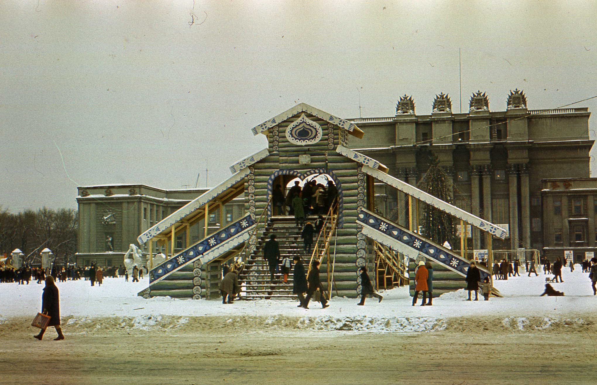 Горка на площади Куйбышева в Самаре 2020