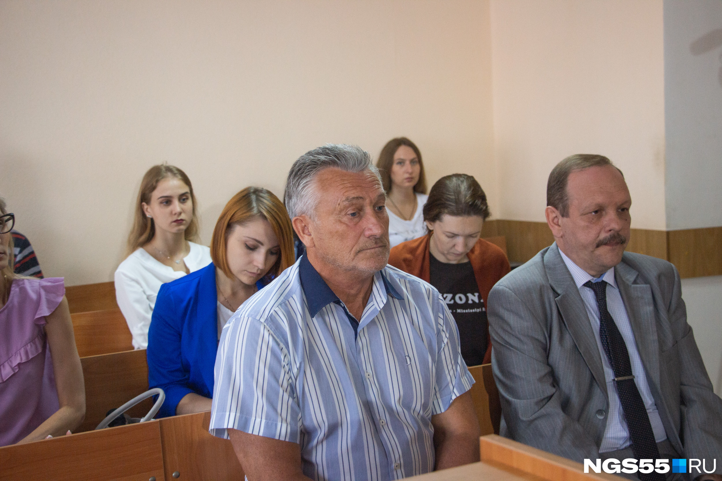 Четыре года назад Станислав Гребенщиков и Богдан Масан вместе работали в правительстве. Теперь они сидят рядом на скамье подсудимых Четыре года назад Станислав Гребенщиков и Богдан Масан вместе работали в правительстве. Теперь они сидят рядом на скамье подсудимых