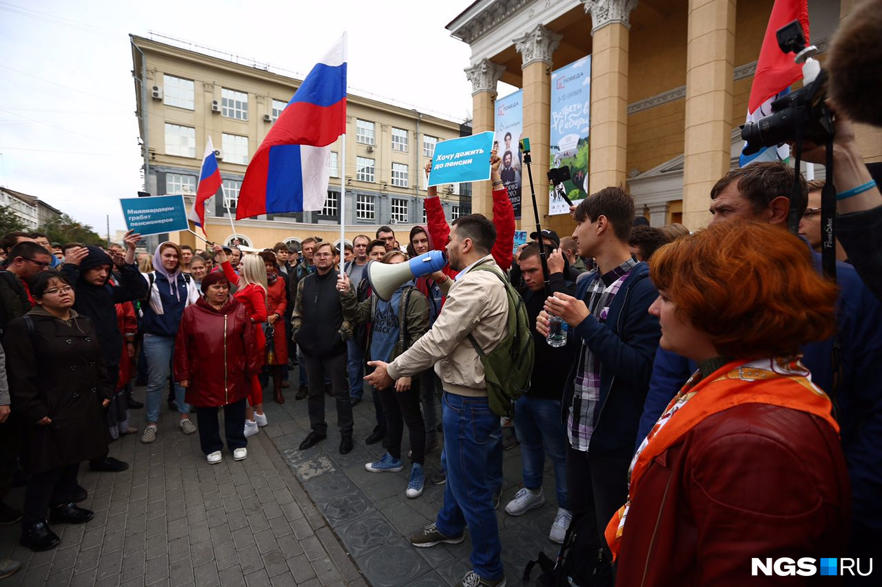 ... но безуспешно. Участники митинга, несмотря на сопротивление людей в форме, дошли до «Победы» ... но безуспешно. Участники митинга, несмотря на сопротивление людей в форме, дошли до «Победы»