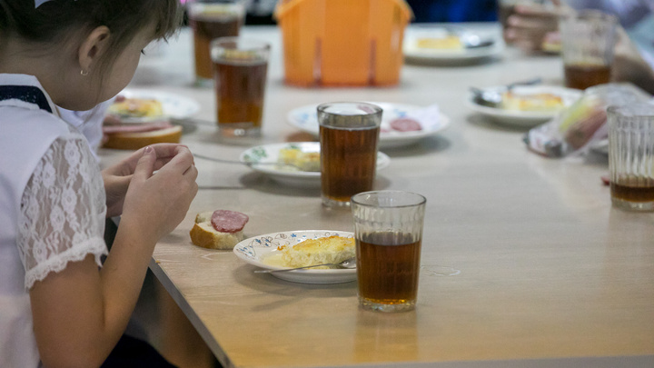«Просто зажрались?»: почему красноярские дети отказываются от школьной еды и носят обеды в термосах