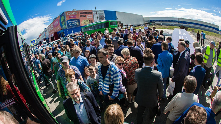 После жалоб гостей и участников «Иннопрома» организаторы решили увеличить количество автобусов