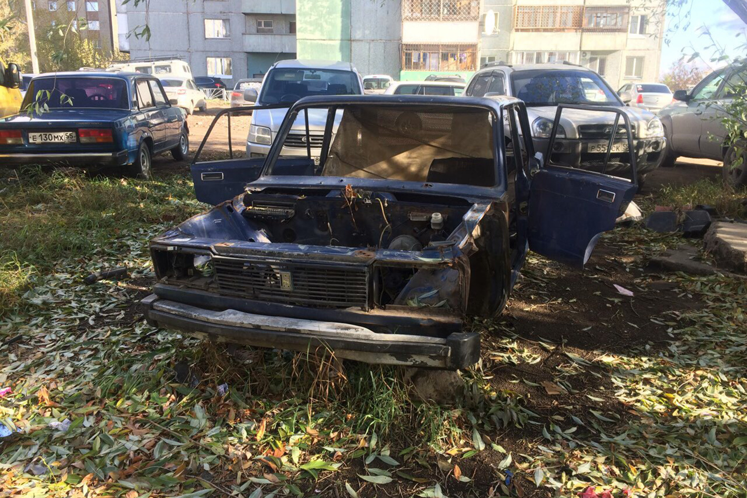 Вот что бывает, когда парковка на газоне затянулась Вот что бывает, когда парковка на газоне затянулась