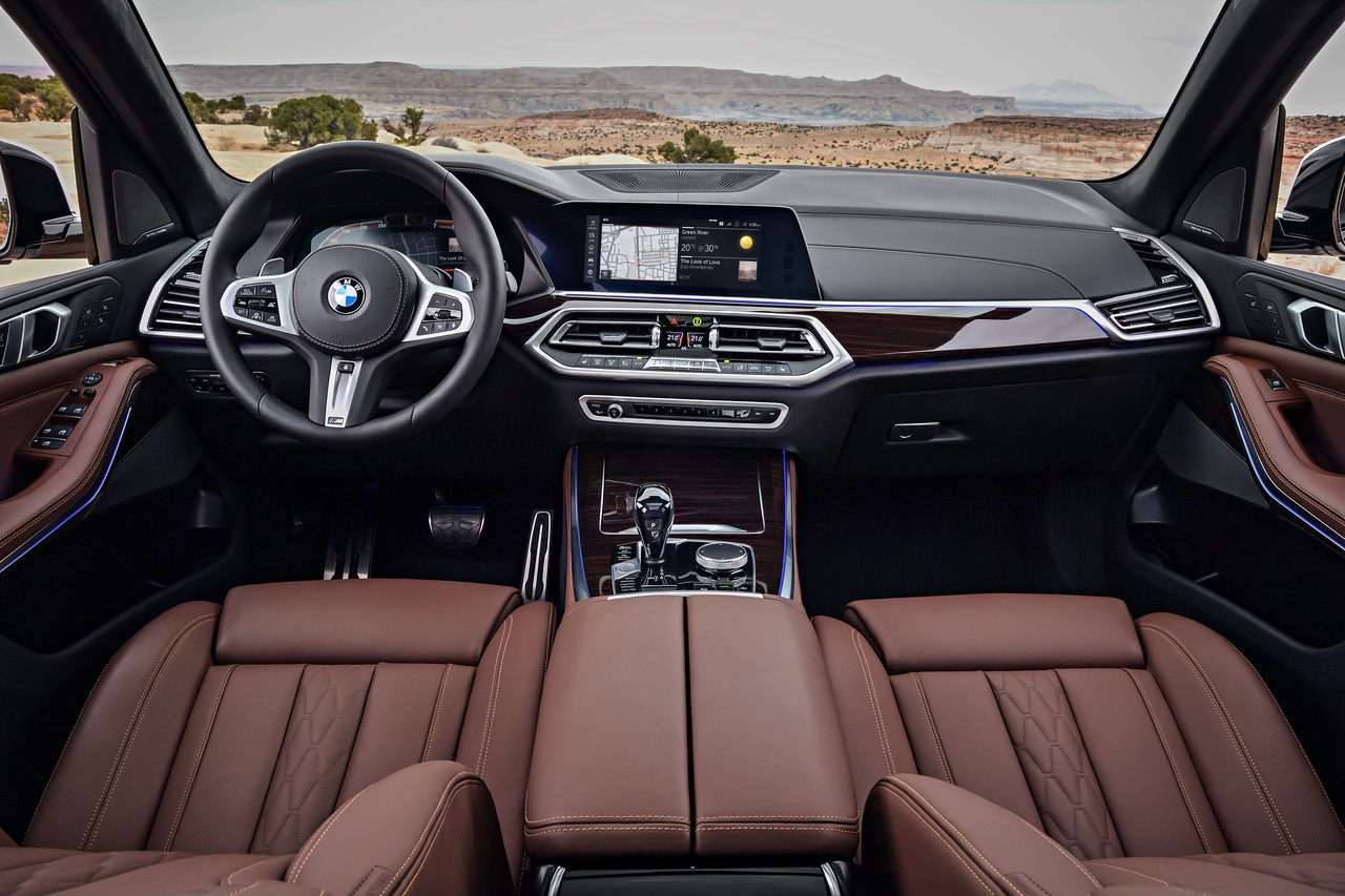BMW переосмыслила интерьер X5