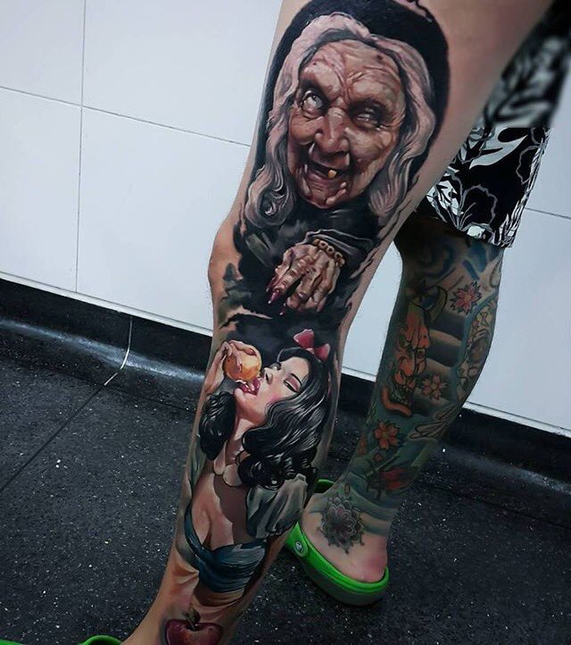 Татуировка на ноге заграничного мастера