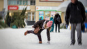 «С руками чаще обращаются»: из-за тёплой погоды в травмпунктах Новосибирска фиксируют наплыв пациентов