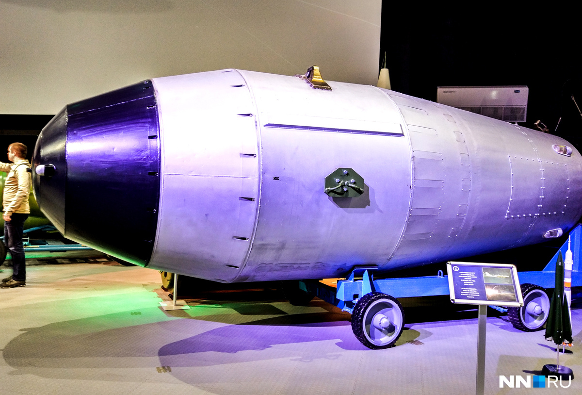 Самая мощная в мире экспериментальная водородная бомба А602ЭН. Испытана 30 октября 1961 года на полигоне «Новая земля». Расчетная мощность — более 100 мегатонн тротилового эквивалента. Испытана на половинную мощность