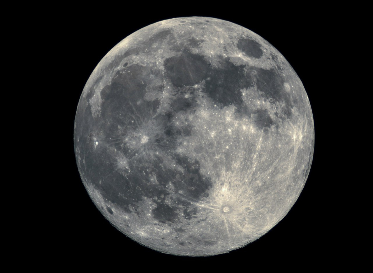 Так выглядит Луна в целом