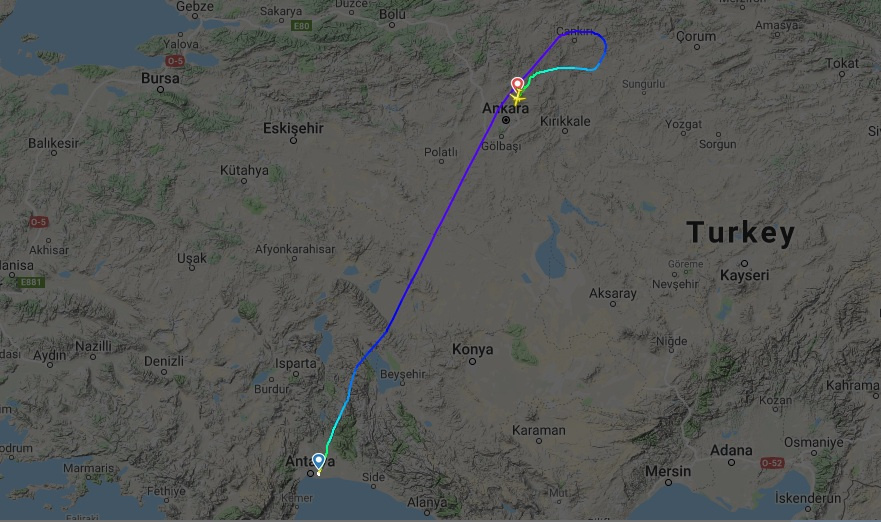 Самолет из Турции запросил срочную посадку в Анкаре из-за самочувствия пассажира