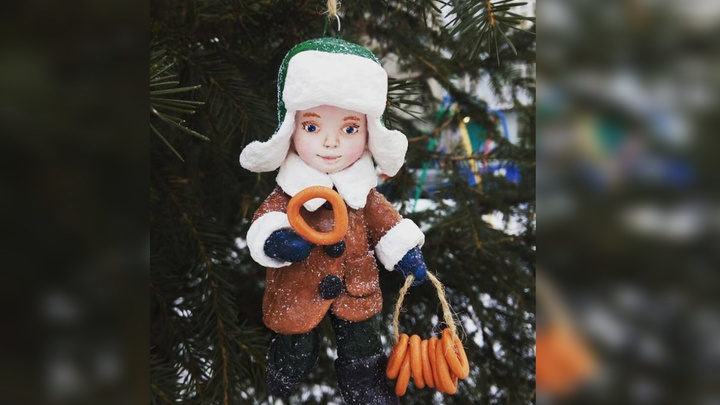 Жительница Красноярска за три недели научилась делать потрясающие игрушки на елку из ваты