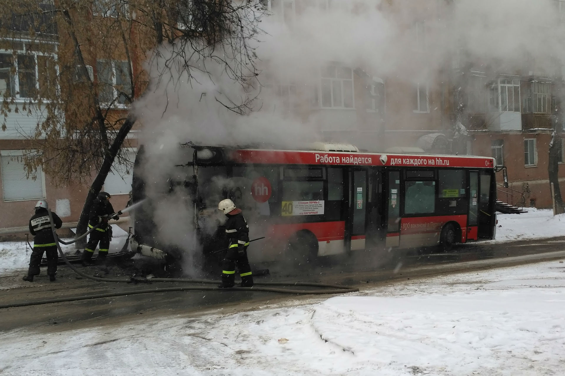 Автобусы пермь расписание на сегодня гайва. В Перми загорелся автобус. Пожар на Гайве. Пожар в Перми на Гайве.