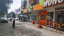 Грузовик насмерть задавил девушку на парковке у магазина на Сибиряков-Гвардейцев