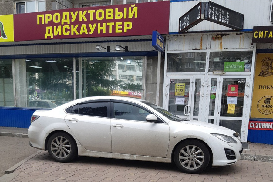 Наши люди в булочную на такси не ездят. Вот в «Продуктовый дискаунтер» да на личном авто — милое дело Наши люди в булочную на такси не ездят. Вот в «Продуктовый дискаунтер» да на личном авто — милое дело