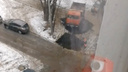 «Это нанотехнологии?»: в Самаре дорожные рабочие уложили асфальт на снег