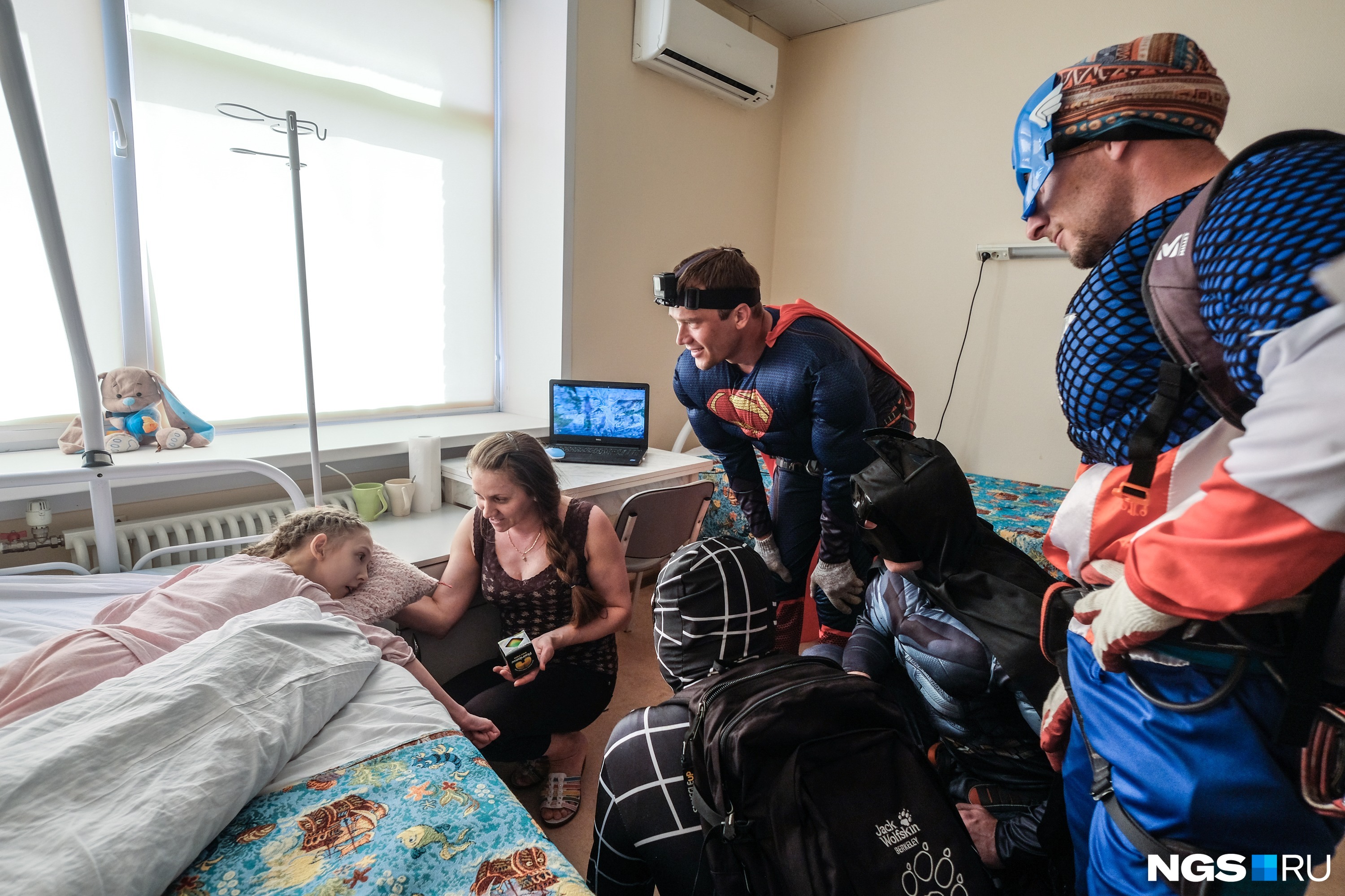 Дети, лежащие в больнице не один месяц, оказались самыми радостными и впечатлительными зрителями. Фото Ольги Бурлаковой