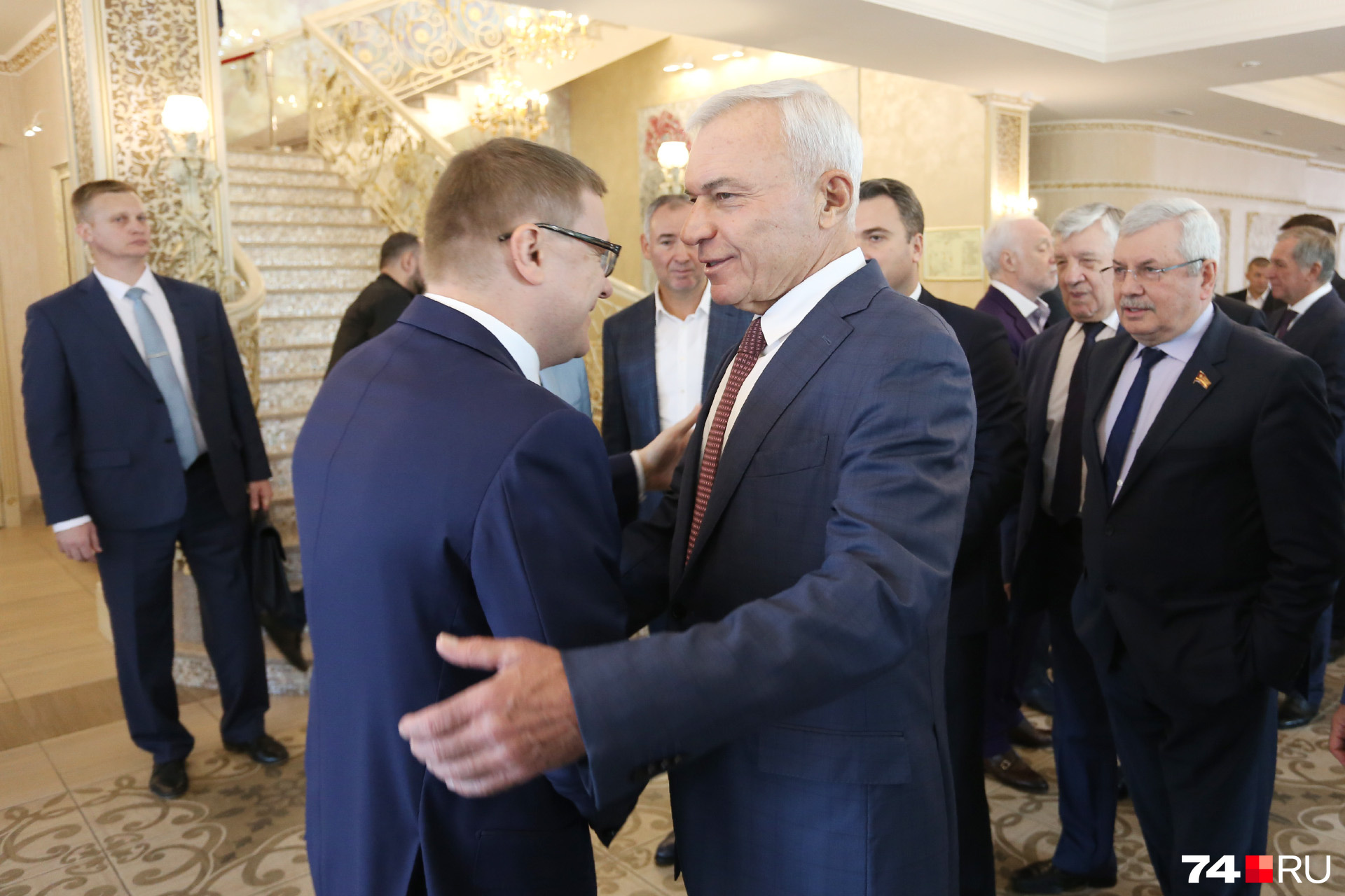 Новый губернатор Алексей Текслер и президент Союза промышленников Виктор Рашников (справа) демонстрировали большую дружбу