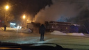 Горит магазин, полыхают киоски: спасатели рассказали подробности вечернего пожара в Кировском районе