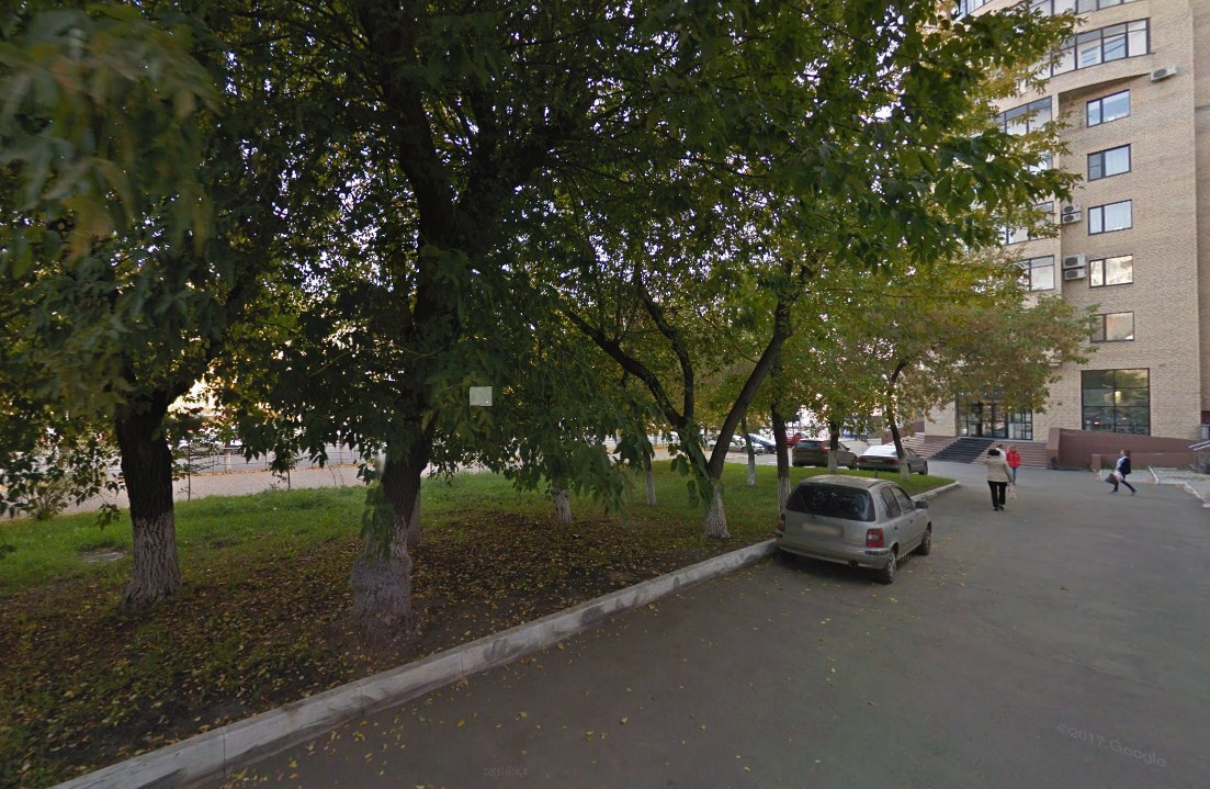 Под сквером на проспекте Ленина, 31 чиновники подразумевают десяток деревьев на газоне. Находится этот участок напротив магазина «Спорт»