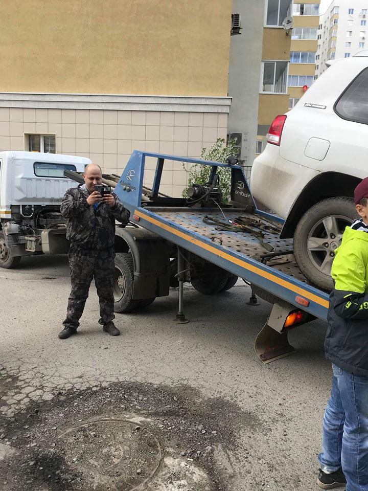 Мальчика освободил прибежавший отец Мальчика освободил прибежавший отец