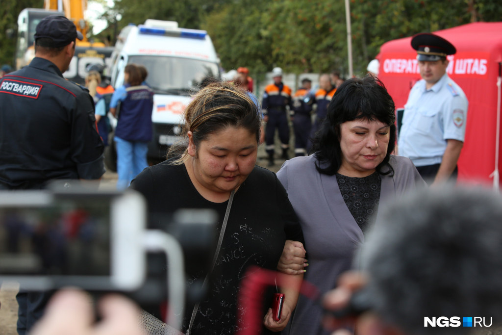 Родственники погибших находятся в подавленном состоянии и не готовы общаться с журналистами