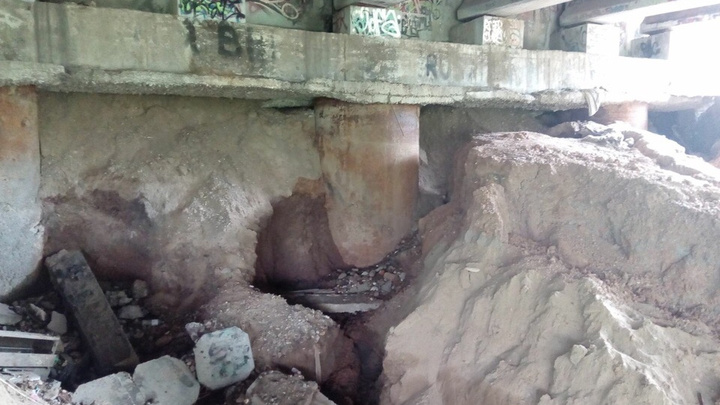 «Планируется восстановление моста»: в Перми речка подмыла опоры Средней дамбы