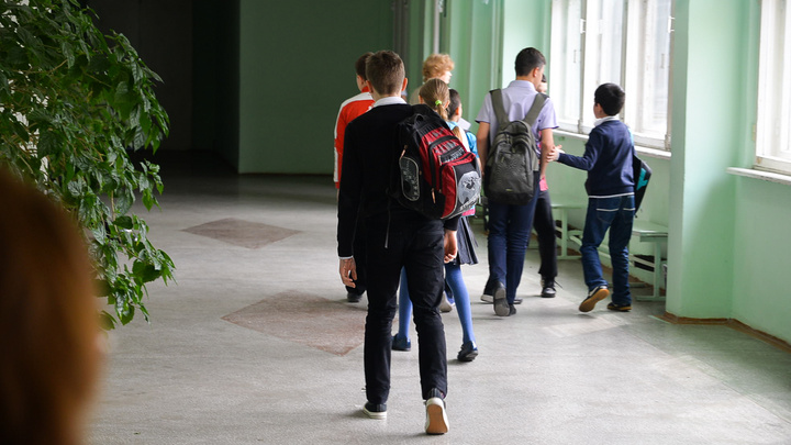 На Урале из-за путаницы в терминах многодетные семьи не смогли вернуть деньги за школьную форму