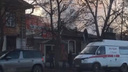 В Таганроге на пересечении центральных улиц загорелся частный дом