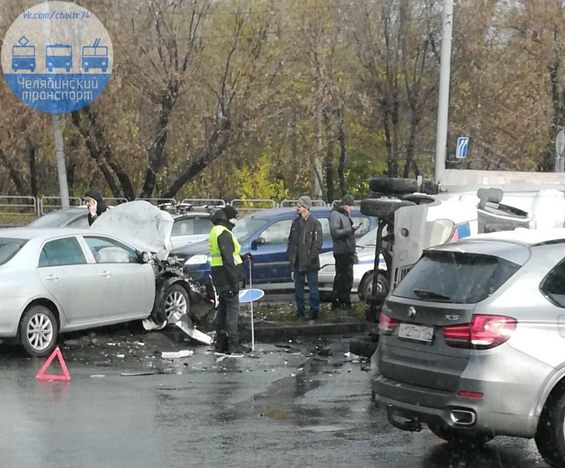 Участники ДТП почти не мешают другим автомобилистам Участники ДТП почти не мешают другим автомобилистам