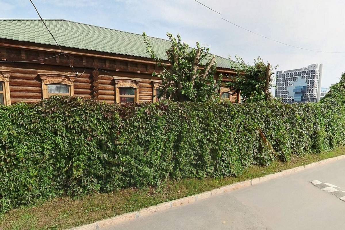 Так выглядит древесина на другом памятнике архитектуры — особняке на Береговой, 129