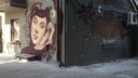 На доме в центре Новосибирска появился огромный портрет девушки со звёздами