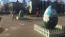 Фото дня. У памятника Горькому выросли огромные яйца