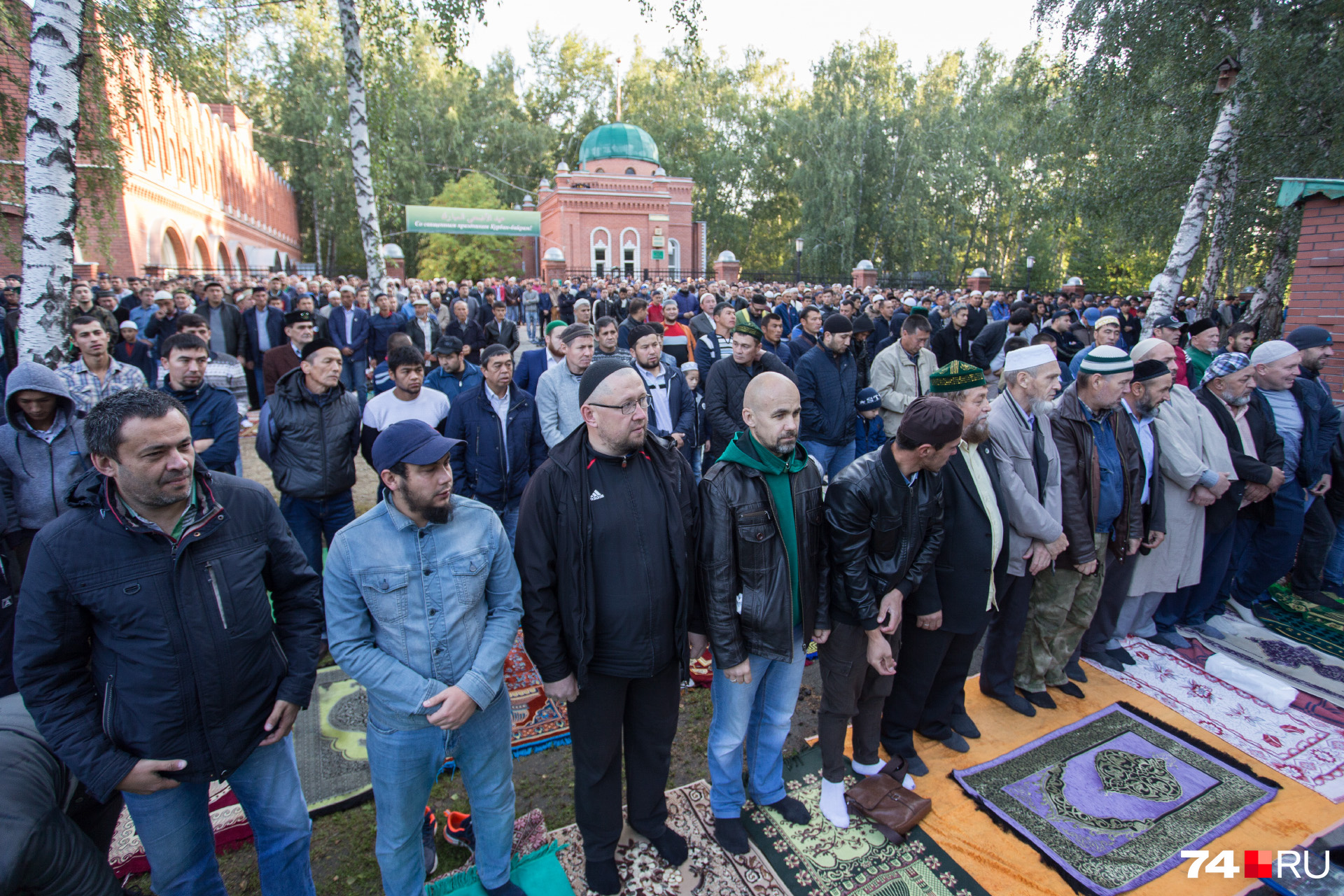 В семь утра в мечетях Челябинска уже не было свободных мест