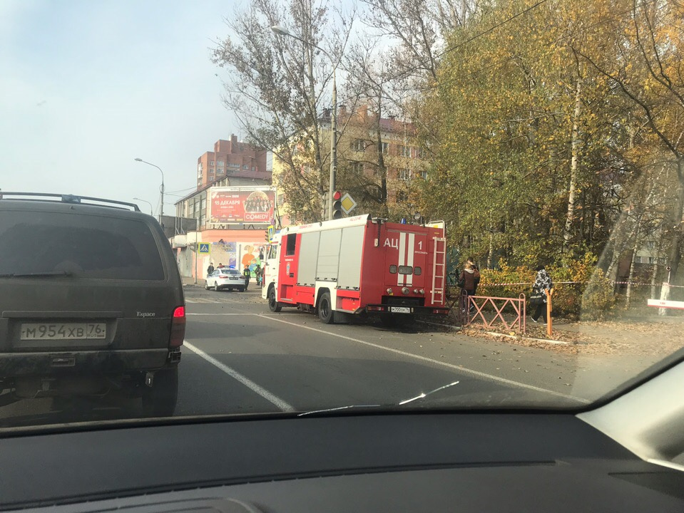 Спасатели частично перекрыли улицу Володарского